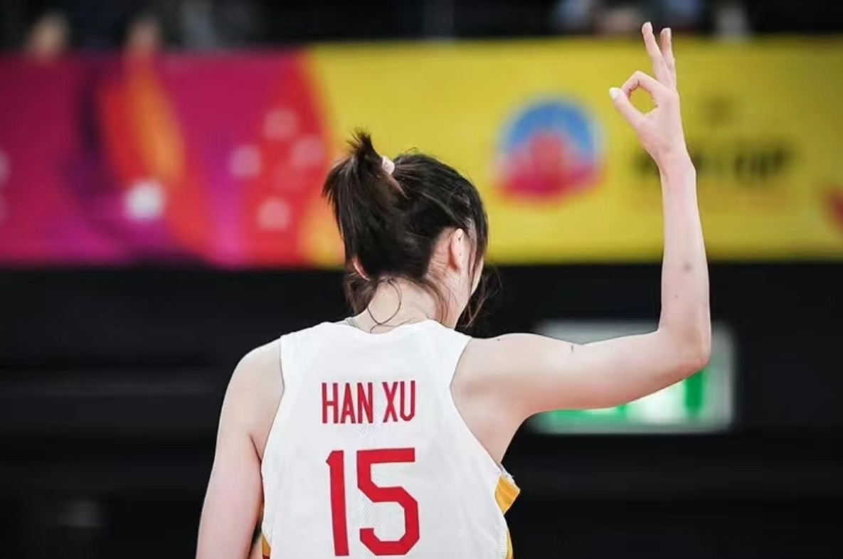 日女篮热身 日女篮热身