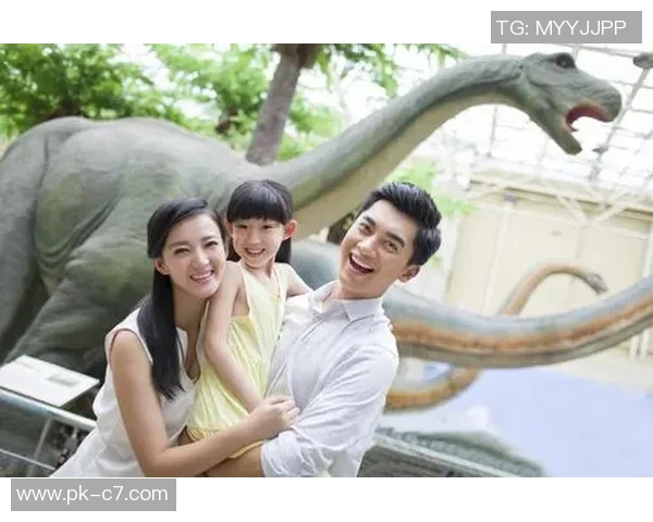 足球巨星携手儿女亮相家庭生活大公开展现温馨与亲情