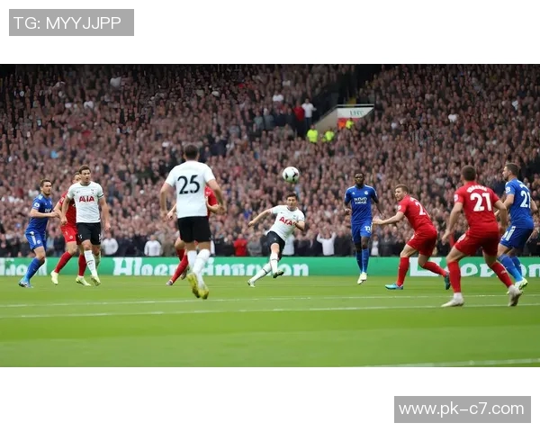 从绿茵新秀到传奇巨星浅谈足球球星奋斗精神对青少年的启示